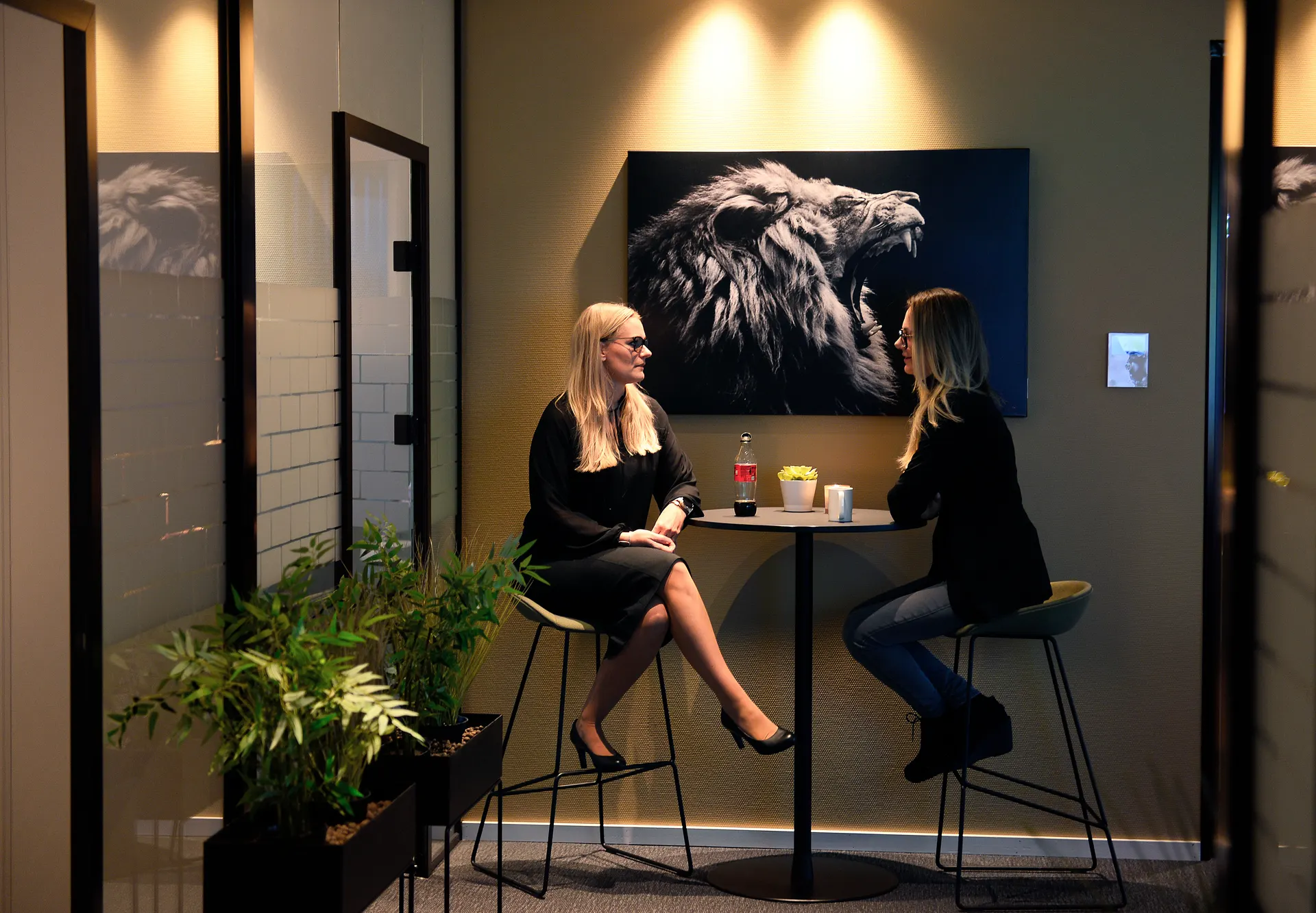 Samtale mellom kollegaer hos Devity
